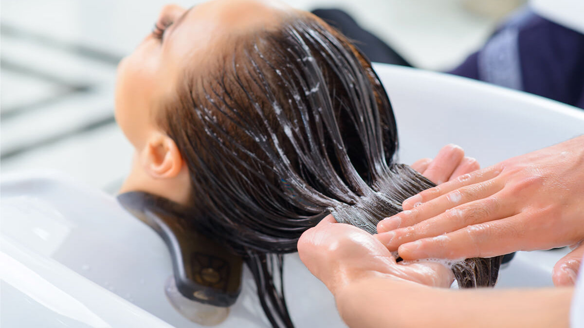 5 Things to Consider When Choosing a Clarifying Shampoo