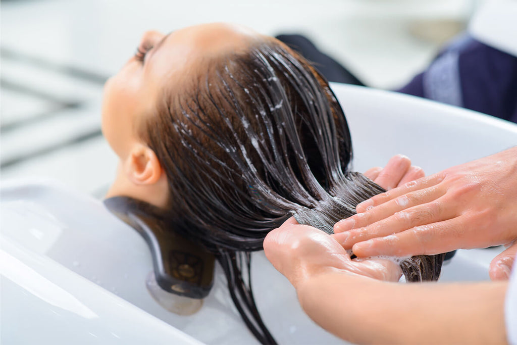 5 Things to Consider When Choosing a Clarifying Shampoo