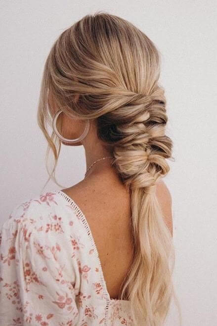 Easy Hair Ideas to Do For The Invitations 